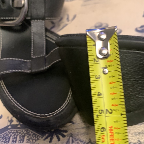 Liz Claiborne adjustable buckle sandals - Picture 5 of 5